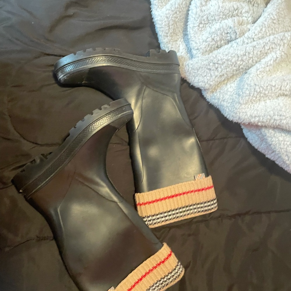 Burberry boots women’s size 6 - Picture 5 of 5